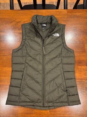 The north face 550 army green puff vest women’s xs